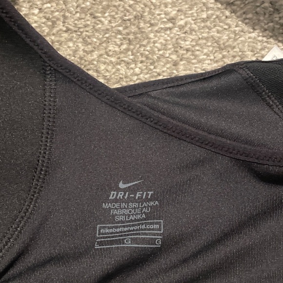 Nike dry fit sports bra. New (no tags) never worn - Picture 4 of 4
